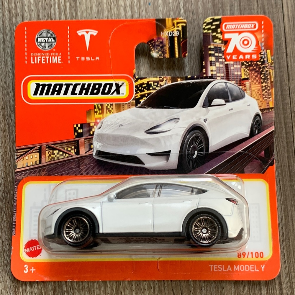 Matchbox Car Tesla Model Y White EV Electric Vehicle MBX 89/100 Mattel 2023 NEW